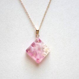 レジンアート　スクエアペンダント〈水紋・ピンク〉