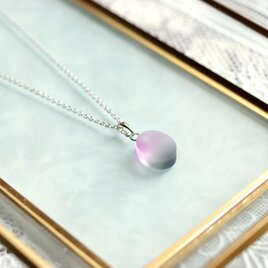 レジンアート　シーグラス風のペンダント〈退廃の二重奏〉