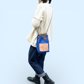 nico：ブルー×ベージュ（撥水加工ナイロン素材×イタリアンレザー巾着バッグ）受注製作