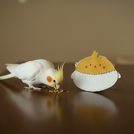 ちょこんと佇む愛嬌。 オカメインコのファスナーウォレット｜オーダー対応レザー小物