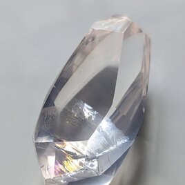 『モザンビーク産レインボーローズクォーツ✨豊かな愛へと繋ぐクリスタル』