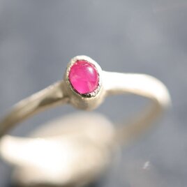 【タイ・チャンタブリーで厳選】透明度が高いのにスター入り！ビルマ産　ルビー・シルバーリング【秘星】