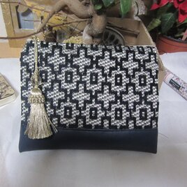 英国生地　十字架のポーチ　コスメ入れ　カード入れ　モバイルバッテリー入れ