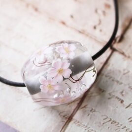 桜のとんぼ玉（ガラス玉）クリア／泡入り