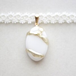 【受注製作】レジンアート　楕円モチーフとタティングレースとサテンリボンのチョーカー〈ホワイトスノー〉