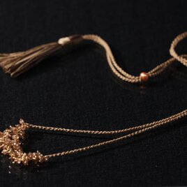 アンダリューサイトとシルクのネックレス