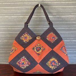 二色の紬剥ぎ　多色の花柄嵌め込みの手提げ