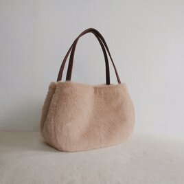 モカベージュラビットボアぷっくり三日月ショルダーバッグ