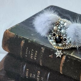 フワフワおみみのコアラさんのビーズブローチ