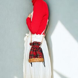 ラタンの巾着ポシェット【ピュアウール100% タータンチェック】/手編みの小さなカゴポシェット