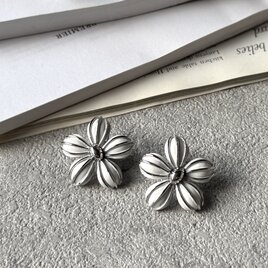 YT57-【 Crown TRIFARI 】トリファリ・ヴィンテージイリング White Enamel Floral