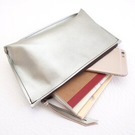 ぷくっと可愛い♪三角フリーポーチ《ゴートスキン》メタリックパール・スムース・018