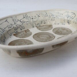 楕円浅鉢　犬がギュウギュウ