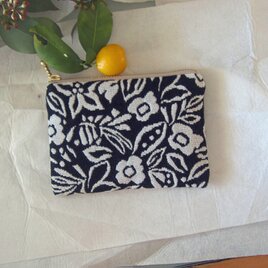 フランス生地　黒地に咲く白い花（S)　コスメ入れ　鍵入れ　カード入れ　薬入れ