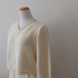 　カシミヤ95・Ｖネックの白いプルオーバー