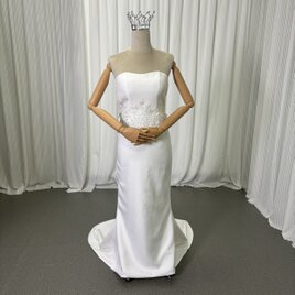 ウェディングドレス ベアトップ スレンダーライン クレープ生地 ミニトレーン 編み上げ 2次会