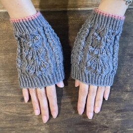 ハンドウォーマー*ピンク＆グレー*英国ウール100%*ニット*孔雀の頭*ミトン*手袋*リストウォーマー*民族衣装や古着好きさんに