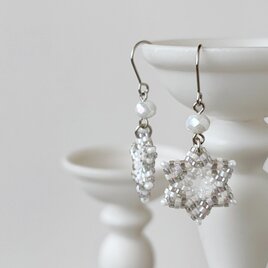 Snowflakesピアス(白×シルバー)