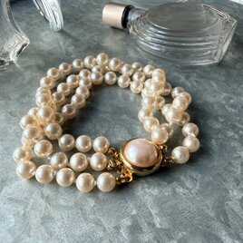 B173-ヴィンテージブレスレット  Victorian-style triple-strand faux pearl