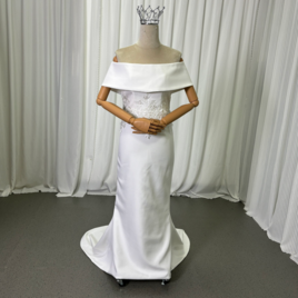 ウェディングドレス 取り外しオフショルダー スレンダーライン 繊細レース クレープ生地 ミニトレーン 編み上げ 2次会