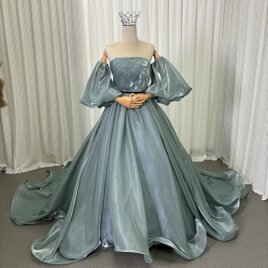 カラードレス ブルー ベアトップ パフスリーブ ロングトレーン サッシュベルト 光沢感 編み上げ 披露宴
