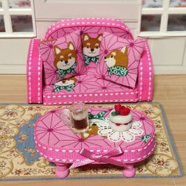 ミニチュア　柴犬ピンクのソファー６点セット　手作りケーキ・アイスコーヒー付き