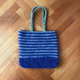 青いキラキラが眩しい鮮やかボーダートートバッグ