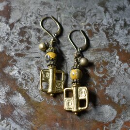 格子模様インドブラスとエクリプス、小さな民族鈴のピアス