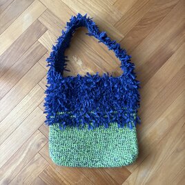 ブルーのリボンヤーンが華やかな主役級のショルダートートバッグ（グリーン）