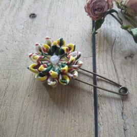 つまみ細工のお花のストールピン