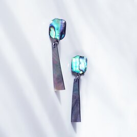 アバロンシェルと黒蝶貝の揺らめくピアス・イヤリング　～孔雀の羽根