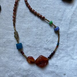 ＊happy price＊古の取り留めのないネックレス@古いカーネリアン＋真鍮スクエアビーズ＋ボーキサイト＋古いビーズいろいろ