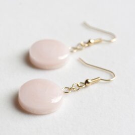 レジンアート　ラウンドピアス〈恋人たち〉