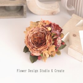 シャビーなラナンキュラスのコサージュ　コサージュ　入学式　卒業式　セレモニー　フォーマル　シャビー　オレンジ　ベージュ　