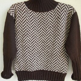 茶色とベージュのヘリンボーン柄セーター