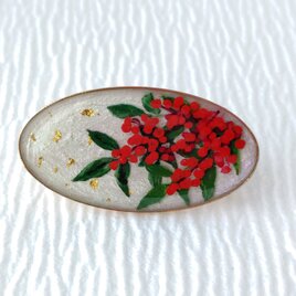 福を呼ぶ南天＊手描きレジンの帯留め