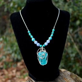 スリーピングビューティーターコイズ　平和、癒し、ネガティブなエネルギーを払い除ける守護石