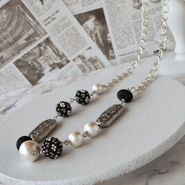 ビーズボールとコットンパールのネックレス