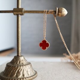 天然石！レッドアゲートのフラワーネックレス　金アレ対応　クローバー