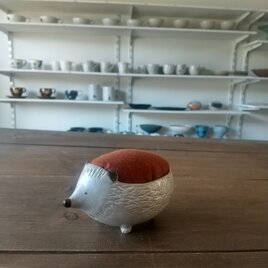 ピンクッション針山(ハリネズミ②）待針10本付き
