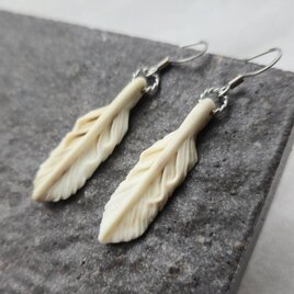 鹿の角 フェザーのピアス