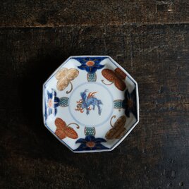 見込み麒麟◆蝶のような花。伊万里　花文錦手金彩八角中皿　骨董/antiques 明治期【i2】