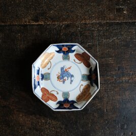 見込み麒麟◆蝶のような花。伊万里　花文錦手金彩八角中皿　骨董/antiques 明治期【i4】