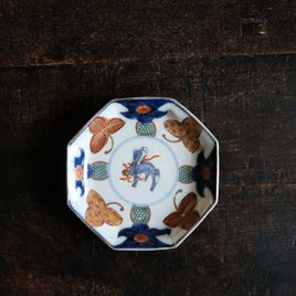 見込み麒麟◆蝶のような花。伊万里　花文錦手金彩八角中皿　骨董/antiques 明治期【i5】