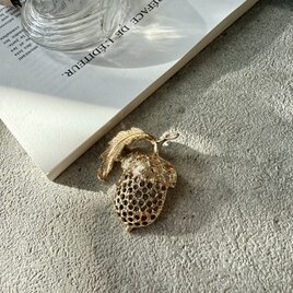 SCS30-【 Sarah Coventry 】サラコベントリー・ヴィンテージブローチ 1973 "Golden Acorn"