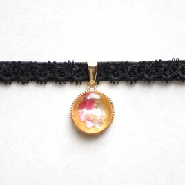 【受注製作】レジンアート　ラウンドモチーフとタティングレースとベルベットリボンのチョーカー〈白梅紅梅〉