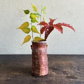 緋色 筒形花入｜穴窯焼成・焼締｜古信楽白荒土｜耳付き