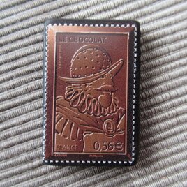 フランス　チョコレート切手ブローチ10698