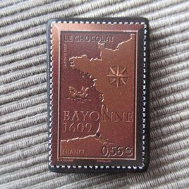 フランス　チョコレート切手ブローチ10700