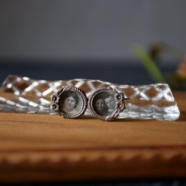 ダブルフォトフレーム　アンティークブローチ　ブロカント　アンティークのある暮らし